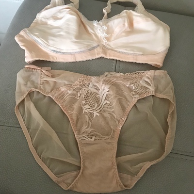 这个款式的内裤一起买了3个颜色了，非常的好穿，透气性好，舒服度也非常棒。