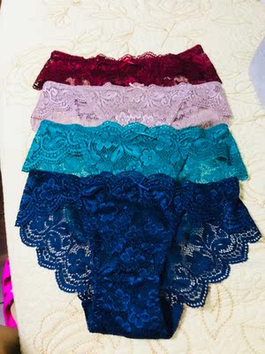 东西收到了，和图片里面描述的一模一样，质量非常好，面料很亲肤，颜色也很正，更重要的是款式和蕾丝是我喜欢的。夏天穿很舒服，透气不闷热，非常满意的一次购物，祝老板生意兴隆，以后还会一直关注的。大爱。