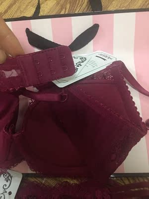 号码刚好 适合胸小美眉 颜色偏深 文胸后背带很漂亮 内裤超性感