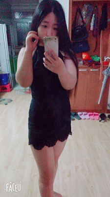 纠结黑色白色,拍照时候发现还是应该买白色因为头发太黑了和衣服在一起看不出来衣服了,好看就是里面料子有点扎,料子再软一点就好了 纠结黑色白色,拍照时候发现还是应该买白色因为头发太黑了和衣服在一起看不出来衣服了,好看就是里面料子有点扎,料子再软一点就好了