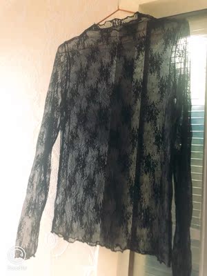 惊喜哦，这质量真的是物超所值啊，30来块钱能买到那么舒服的料子真的很不错，很柔软，贴身穿一点不扎皮肤的，用来打底配衣服的，不过第一次清洗的时候会褪颜色，到手后要单独清洗干净哦，清洗干净后就不会褪了，总之洗净后上身棒棒哒