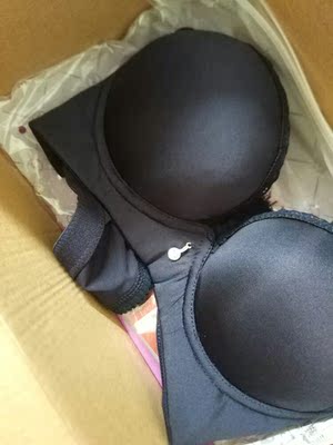 一次买了三件，蹲凌晨抢的很划算哦，这夏娃件蜜语的比夏娃之秀的轻，但是码子偏小，要买的话建议围买大一码，好看是挺好看的，会再来的