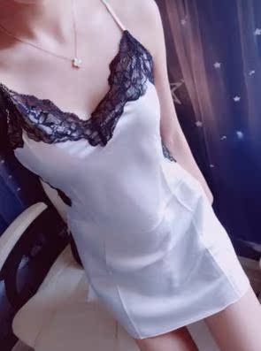 应该藕粉，美颜相机拍变色了，带点点粉色，我很喜欢这个颜色，不错的，穿上很舒服，效果很好，个人觉得太漂亮了，啥时候能来啊，不错不错，很好很好，面料很柔软，很不错。