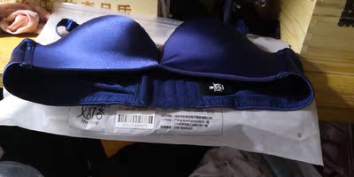 高兴高兴，衣服质量与描述一致，好稀饭