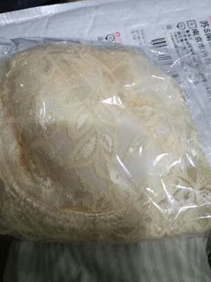 胸罩很漂亮.，戴上好舒服，罩杯大小刚好合适。夏天戴上很好透气凉快。再想买一个替換穿。