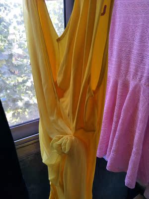 衣服收到了,挺满意的,快递也快 衣服收到了,挺满意的,快递也快