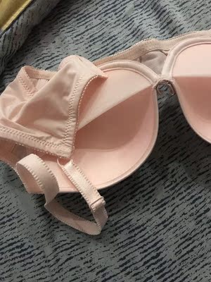 啊！老夫的少女心呀！颜色倒是和我心意，粉粉嫩嫩的，戴上去也挺舒服的，只是给我有点松。希望洗过后不容易变形哈。好评吧！