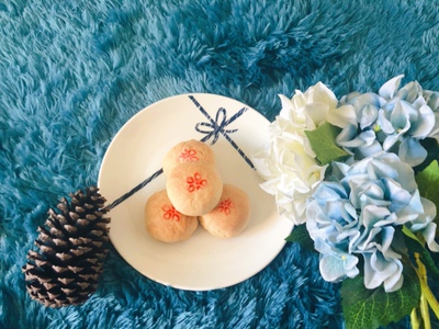 清夜无尘，月色如银，酒斟时，需满十分。 浮名浮利，虚苦劳神，叹隙中驹，石中火，梦中身；  随抱文章，开口谁亲，且陶陶，乐尽天真。几时归去，作个闲人，对一长琴，一壶酒，一溪云。