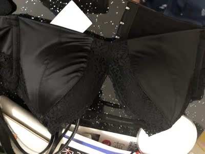 包装很上档次哦！面料很舒服，价格也很给力，平常在实体店差不多也得100多吧～这个居然还不用，上身很聚拢，没钢圈，无束缚感，很舒服！最喜欢的聚拢内衣了，店家服务态度很好，物流很快！服务周到