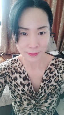 豹纹打底衫穿着很漂亮，很性感，弹性好，尺寸也很合适，非常完美的一次购物。