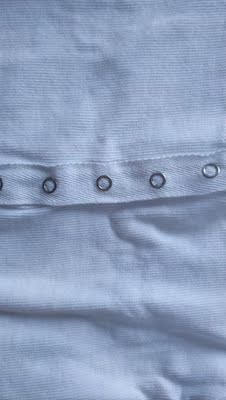 衣服收到了，质量很好，很喜欢，穿上很显瘦，很舒服，最喜欢领子，