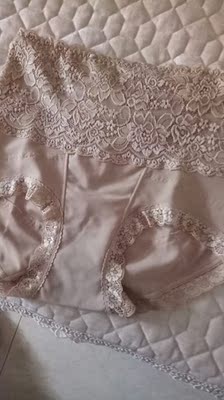 宝贝挺好的，蕾丝料，穿起来舒服又收腹！