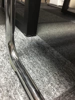 感觉材质还是不错的,安装也很简单,发货挺快的,不错。桌角的平衡是可以调节的。不错 感觉材质还是不错的,安装也很简单,发货挺快的,不错。桌角的平衡是可以调节的。不错