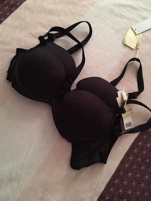 一直穿的这款  不褪色  前扣很方便   店家服务也好