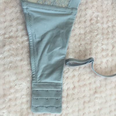 帮姐姐买的，她说很好，C杯是薄的，也很聚拢！哺乳过两个小孩，胸下垂，这个是软钢圈上托的好，这个颜色我给她选的也很喜欢！下次入一个肤色