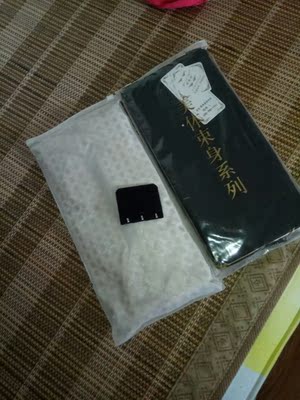 收到还没穿，不过质量不错还送了了个排扣