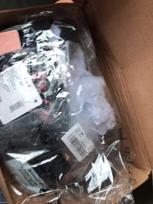 价格我不在乎，最主要的是服务太差，你既然卖这个价格你就得服务好点，最起码的包装好点，跟塞垃圾一样随便塞进袋子就发货，给我的第一印象就是非常差，质量也不好，摸着手感就相当糙