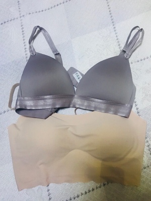 很轻薄，夏天穿还不错