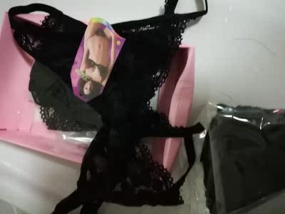 很性感，不一样的款式，还送了小礼物，一天一换。肯定有惊喜哦！