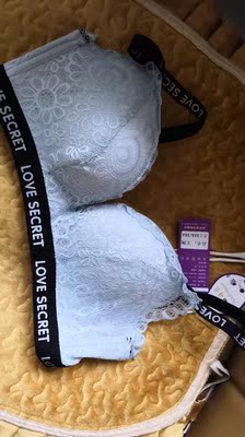 质量绝对是没得说的，面料很好客服也态度很好的解决了我的问题