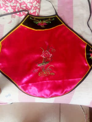 宝贝很好 上面的绣花也很精细快递也很给力哦