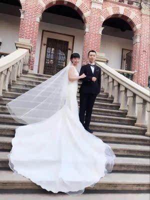 内衣收到，外包装很严实，收到货后很惊喜，没想到胸贴质量这么好，硅胶材质摸着挺柔软。亲肤粘性强，出汗也不掉，没有任何异味，聚拢的效果很好，很值这个价格，快递小哥送货的速度也蛮快的，店家人也挺好的送了小礼品给我。服务态度也特别好呢，物流也很快，十分好评！十分满意的一次购物！