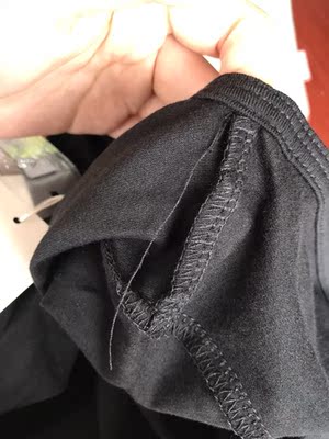 布料不好，线头有点多，胸部容易皱不服帖，C杯都撑不住小胸妹子要慎重考虑。肩膀很短面料弹性也不好显的很紧。就当贪便宜买教训了。