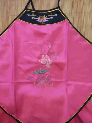 很漂亮质量很好穿上很性感,中间的荷花是刺绣的很精致 很漂亮质量很好穿上很性感,中间的荷花是刺绣的很精致