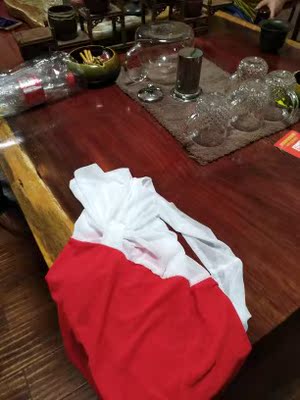 55块钱买个破布？质量款式都不敢恭维，丑 但是很特别！所以就是特别的丑，习惯好评，但是你们家的货让我无奈！！！！