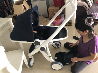 目前看来greentom婴儿推车怎么样,好不好用?真的是荷兰的牌子吗?