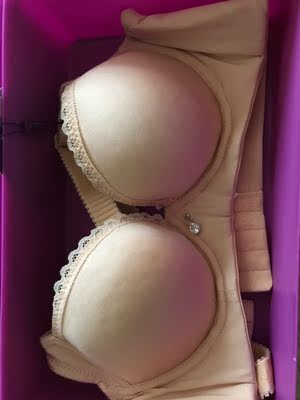 第二次穿这个牌子，质量没的说，新出的材质也很好，形状也很好，还送了皮套，和内裤