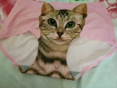 很好看。画很逼真。像3D一样,不过料子不是我想象中的那种无痕料子。不是特别丝滑。其他还行! 很好看。画很逼真。像3D一样,不过料子不是我想象中的那种无痕料子。不是特别丝滑。其他还行!