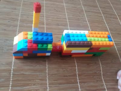 我给别人买的，说挺好看的，质量什么的都还可以，物流也快，三天好像就到了！衣服她挺喜欢的，今天去海边玩，发了视频，看着还不错，没有照片，凑个数！