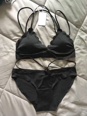 有两条袋子很长，布料是黏肉的那种