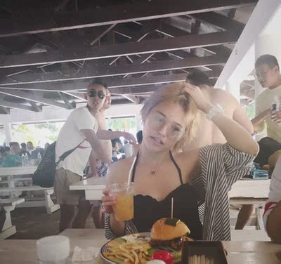 买了很久才穿的泳衣,好漂亮 买了很久才穿的泳衣,好漂亮