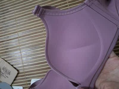 外形好看，料子舒服，穿着贴合不空杯，聚拢上托，好看好看好看。适合小胸妹子。