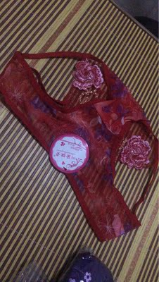 裤衩子不错，还送了不知道啥样的裙子，感觉不错，裤衩子质量好，蒙脑袋上还可以抢银行，双收，祝店家生意兴隆，财源广进