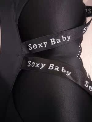 舒服又无痕迹 ?摸着很舒服 最让人感觉心里舒服的是价格真的很便宜。下次还会继续光顾哈? 非常满意哦，内衣柔软无钢圈，面料摸起来手感非常好，外观很精致，看起来很上档次，而且内衣都是独立包装的，一点色差都没有，颜色特别合我心意，摸上去滑滑的特别舒服，质量很好，一穿上就让人感觉爱不释手，真的很舒服很贴身，也不会空杯，聚拢效果特别好，各位亲可以放心购买