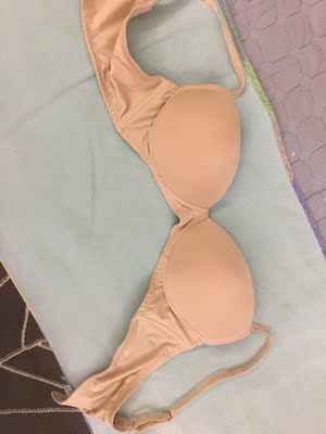 内衣很舒服，颜色也挺好看的，比较服帖，值得推荐。