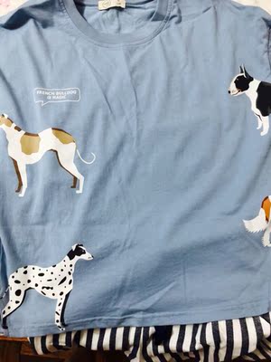 按照客服推荐的尺码买给亮哥 客服推荐的最大码 结果我身高180体重80kg的亮哥居然穿大了好多 而我最小码也是大了好多 当然款式还是可以的 就是这么宽松以后考虑稍微宽松度小一点?😂 按照客服推荐的尺码买给亮哥 客服推荐的最大码 结果我身高180体重80kg的亮哥居然穿大了好多 而我最小码也是大了好多 当然款式还是可以的 就是这么宽松以后考虑稍微宽松度小一点?😂