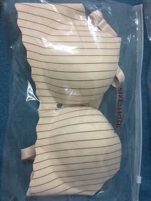 发货很快！这种是无钢圈的，厚版的适合小胸妹子，摸着比较舒适，没什么异味儿，第二件零元，价格划算，过水泡了没褪色，超市里差不多20多一件吧，还可以，满意，