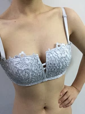 非常好看。我只穿了一套 连忙拍照晒图 我很喜欢。以后买内衣内裤就在你家买了。又好看又实惠 包装真的很高大上的 喜欢的不行 第一次评论这么多的