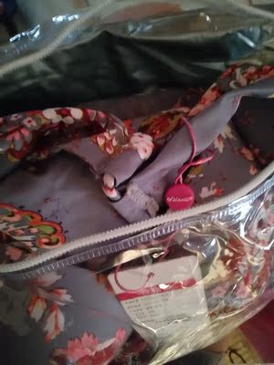 泳衣收到了，质量挺好的，还没穿，等下个月就可以用到了，好开心。卖家发货很快。