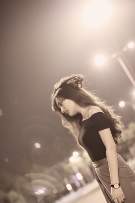 质量确实很好，面料很舒服，质感亲肤，清洗不掉色，本人胸小，穿上内衣非常好 的效果，很棒，很服帖，后背的防滑编织效果不错哦，既可以加带子穿，也可以不 加带子的时候配一字肩的衣服超级漂亮，真的太惊喜太意外。这次可以心满意足的 带着去海边了，配晚礼服裙子也很方便实用，穿裙子妥妥的，可以美美的露肩！！ ！物超所值！！！满意满意！！！推荐购买，我认为&hellip;&hellip;好的东西就该分享出来大 家一起拥有