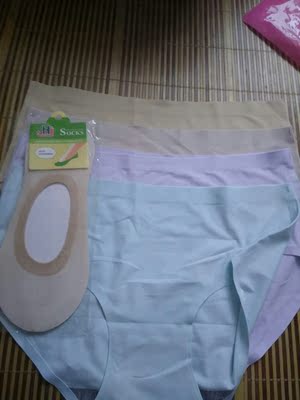 之前别人给过一条给我试穿,穿上后觉得很舒服,现在果断买,还送了一双袜子,就是物流有点慢 之前别人给过一条给我试穿,穿上后觉得很舒服,现在果断买,还送了一双袜子,就是物流有点慢