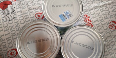 从天猫直营买了2桶,海外旗舰店买了1桶~区别如下:1.旗舰店日期新鲜,到2020.01.31过期,天猫直营到2019.07,相差近半年~2.天猫直营的2桶锡纸盖胀气明显,旗舰店没有~3.天猫直营的罐黄绿色,旗舰店偏绿~~~ 从天猫直营买了2桶,海外旗舰店买了1桶~区别如下:1.旗舰店日期新鲜,到2020.01.31过期,天猫直营到2019.07,相差近半年~2.天猫直营的2桶锡纸盖胀气明显,旗舰店没有~3.天猫直营的罐黄绿色,旗舰店偏绿~~~