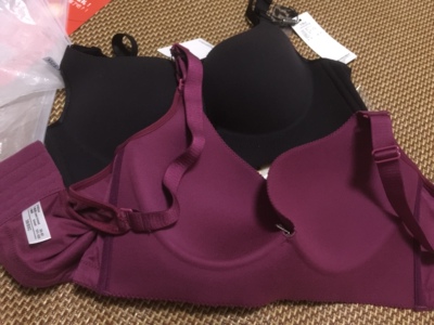 宝贝内衣收到了，我第二次买了，起级舒服，一点都不勒，大力推荐大家买这款内衣，又实惠，卖家还送小内裤。