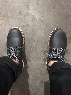 可以，这个鞋型和脚感舒适，就是鞋底有点硬 感觉只用了一点点很薄的二层牛皮