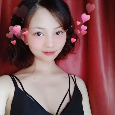 前面的设计真的太性感了,穿起来平胸都能有胸 前面的设计真的太性感了,穿起来平胸都能有胸