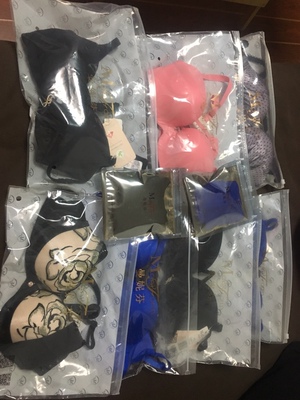 每一件内衣都特别好,真的是买的最合适的一次,双十二,七五折吧好像,物美价廉。有一个内衣,可以不用肩带,我自己买小了一号,结果太勒了!客服很热情,给我换了货。给妈妈买的,因为她胖了,而且没有大一号可以调换,她用加长扣,说也挺舒服的。这次购物虽然已经很快了,但没抢到半价,但也相当满意了!总之很好!都满意!这款超级舒服,真希望可以货全点,买个黑色,肉色之类的! 每一件内衣都特别好,真的是买的最合适的一次,双十二,七五折吧好像,物美价廉。有一个内衣,可以不用肩带,我自己买小了一号,结果太勒了!客服很热情,给我换了货。给妈妈买的,因为她胖了,而且没有大一号可以调换,她用加长扣,说也挺舒服的。这次购物虽然已经很快了,但没抢到半价,但也相当满意了!总之很好!都满意!这款超级舒服,真希望可以货全点,买个黑色,肉色之类的!